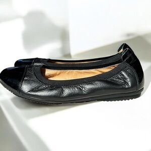 🌻NEW Josef Seibel Black Leather/Patent Pippa 07 Shoe Flats Size 38 or US 7-7.5